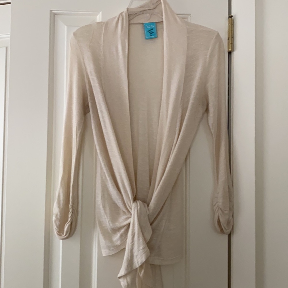 h.i.p. Woman’s  shrug sweater.Light weight and comfy